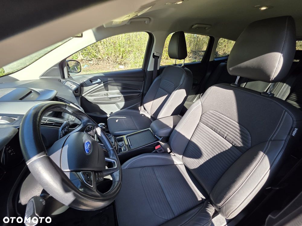 Ford Kuga - 25