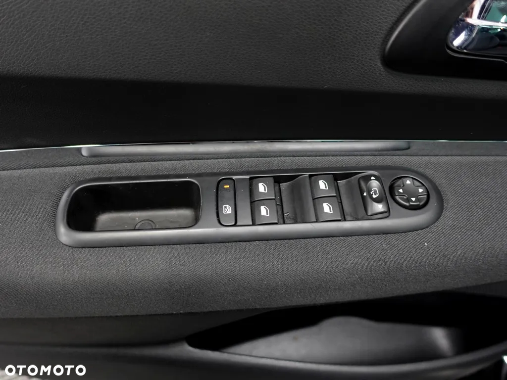 Peugeot 5008 2.0 HDi Allure 7os - 24