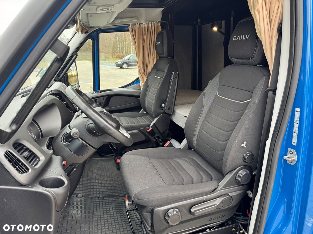 Iveco Daily 2023r Hi-Matic‼️70C21H‼️Winda Bar 1000KG // Plandeka 15 Palet Firanka‼️Spanie z tyłu Spojtrak XL Poduszki Pneumatyczne Wysokość rampowa Full LED Tempomat Salon Polska DMC7200KG Faktura Vat 23% TwinCab - 23