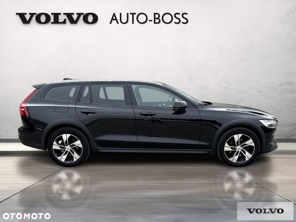 Volvo V60 Cross Country - 6