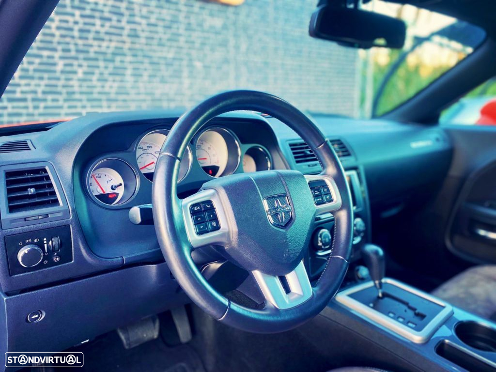 Dodge Challenger Auto SXT Plus - 14