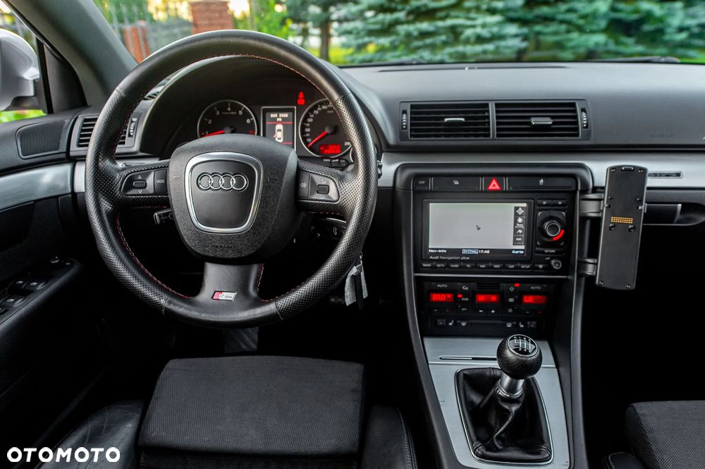 Audi A4 Limousine 2.0 T FSI quattro - 30