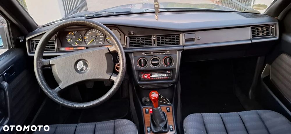 Mercedes-Benz W201 (190) - 9