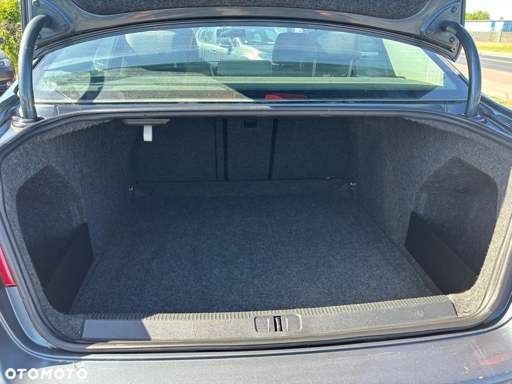 Volkswagen Passat 1.9 TDI Comfortline - 10