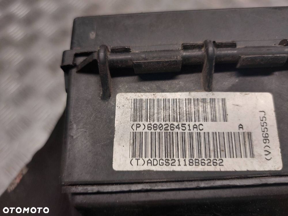 SKRZYNKA BEZPIECZNIKÓW PRZEKAŹNIKÓW GRAND CHEROKEE WK 3.0 CRD 68026451AC - 4