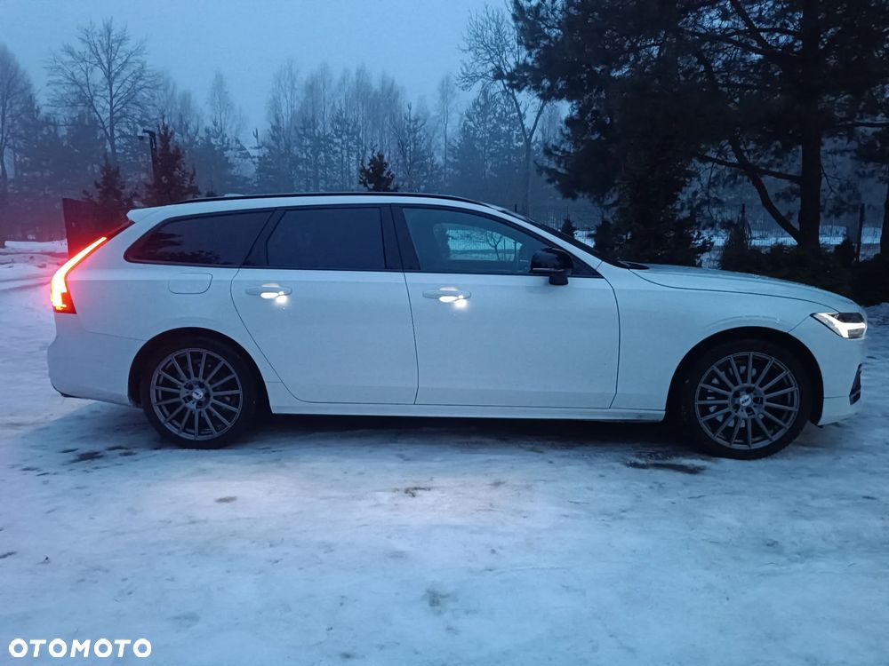 Volvo V90 T8 AWD Plug-In Hybrid R-Design - 27