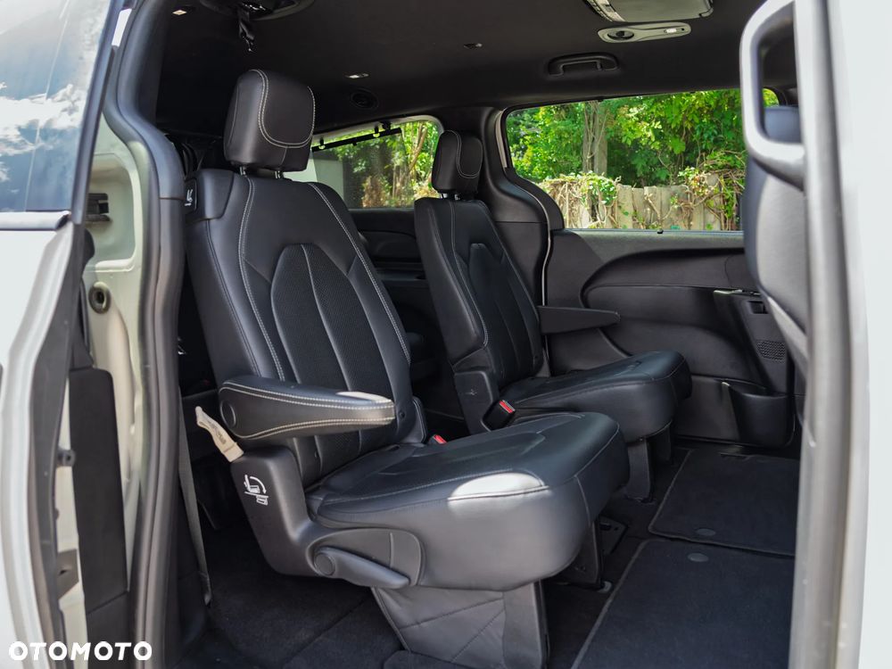 Chrysler Pacifica - 12