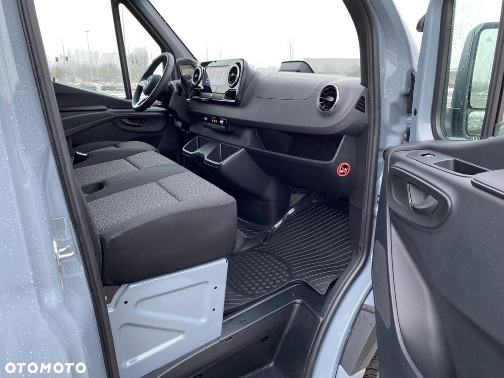 Mercedes-Benz Sprinter - 15