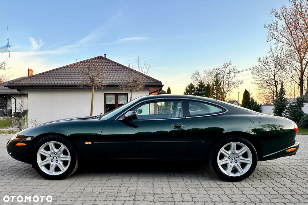 Jaguar XK8 Coupe - 9