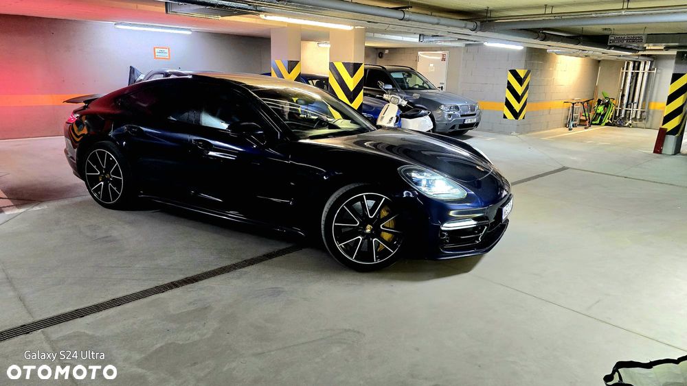Porsche Panamera - 1