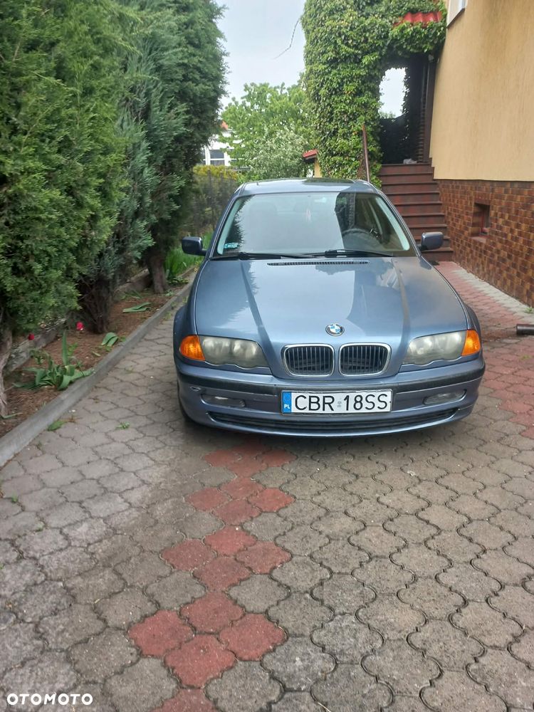 BMW Seria 3 318i - 5