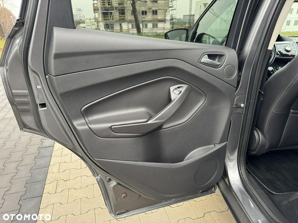 Ford Kuga 1.6 EcoBoost 2x4 Titanium - 28