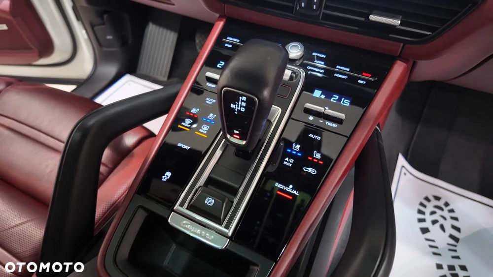 Porsche Cayenne Platinum Edition - 37