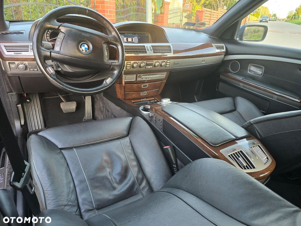 BMW Seria 7 750i - 7
