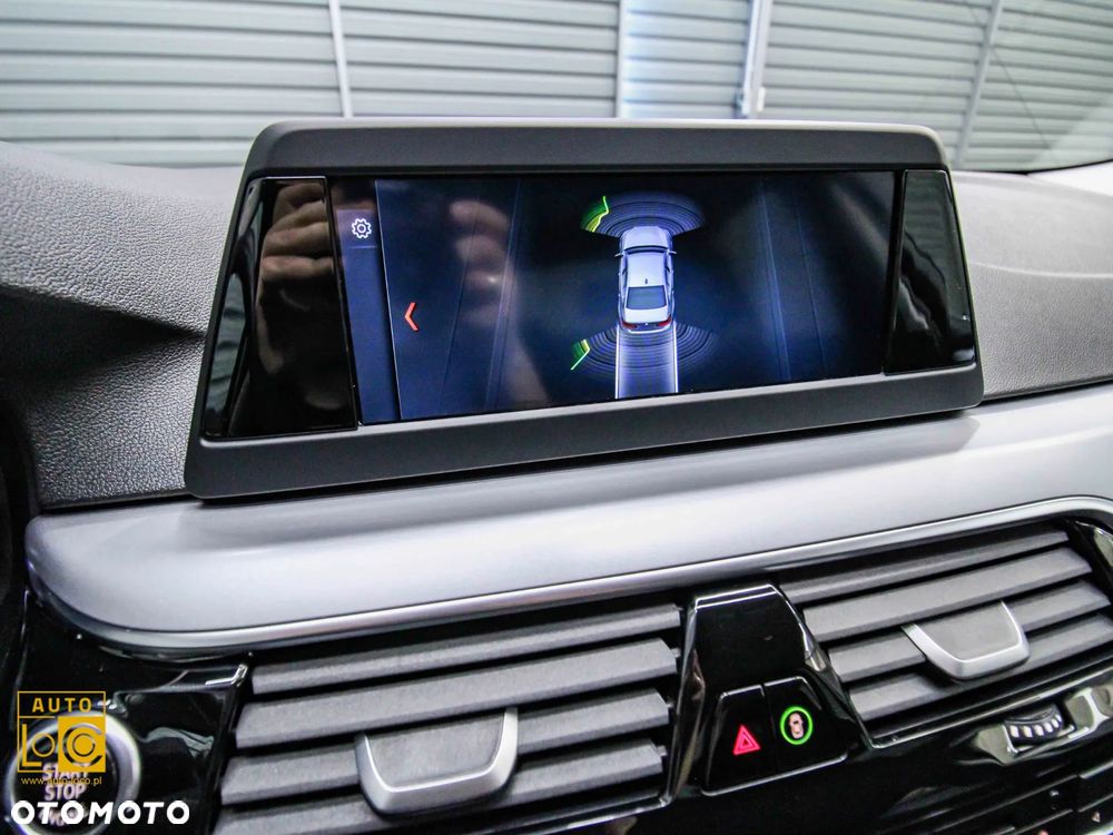 BMW Seria 5 518d - 19