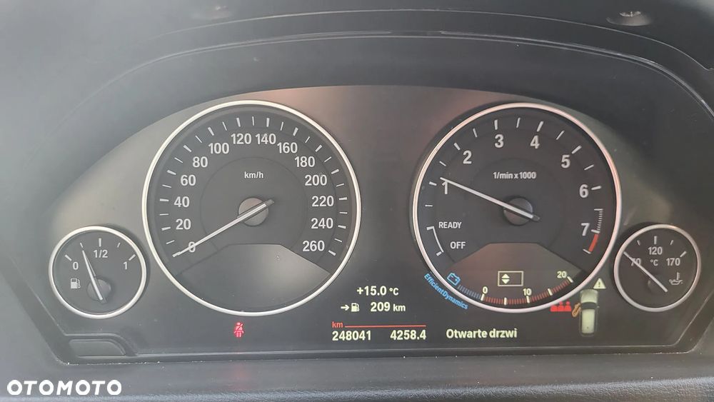 BMW Seria 3 320i Touring xDrive - 17