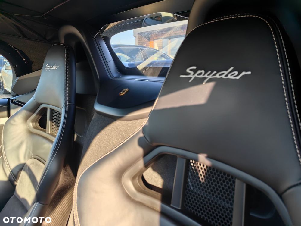 Porsche 718 Spyder - 37