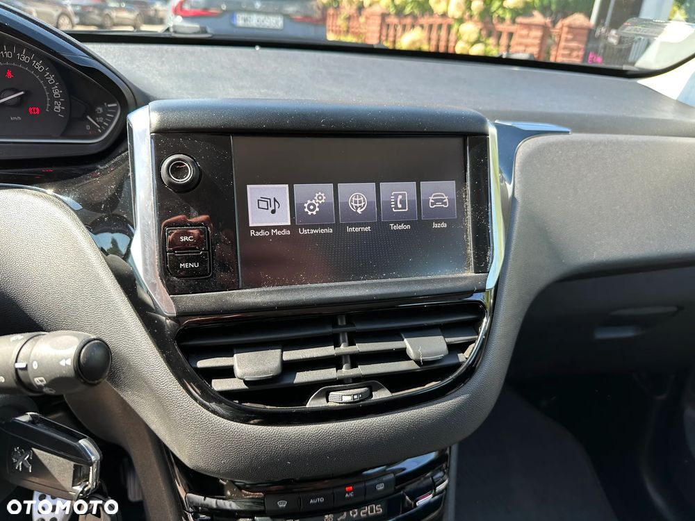 Peugeot 208 - 12