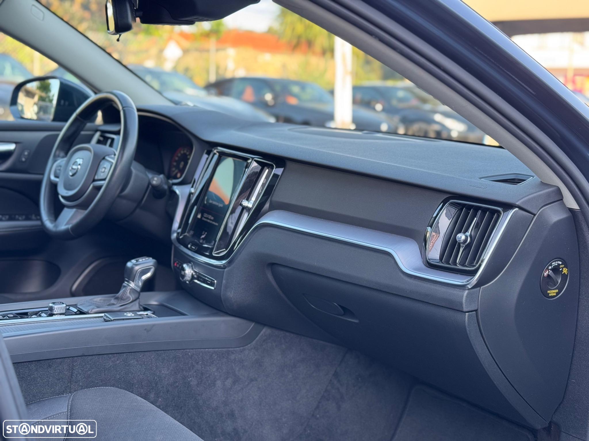 Volvo V60 2.0 D3 Momentum Geartronic - 20