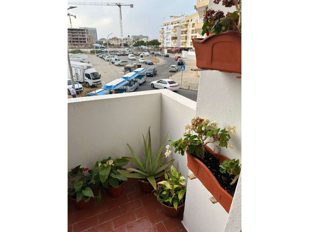Oportunidade em Quarteira: Apartamento T2 a 500m da Praia! - Grande imagem: 2/17
