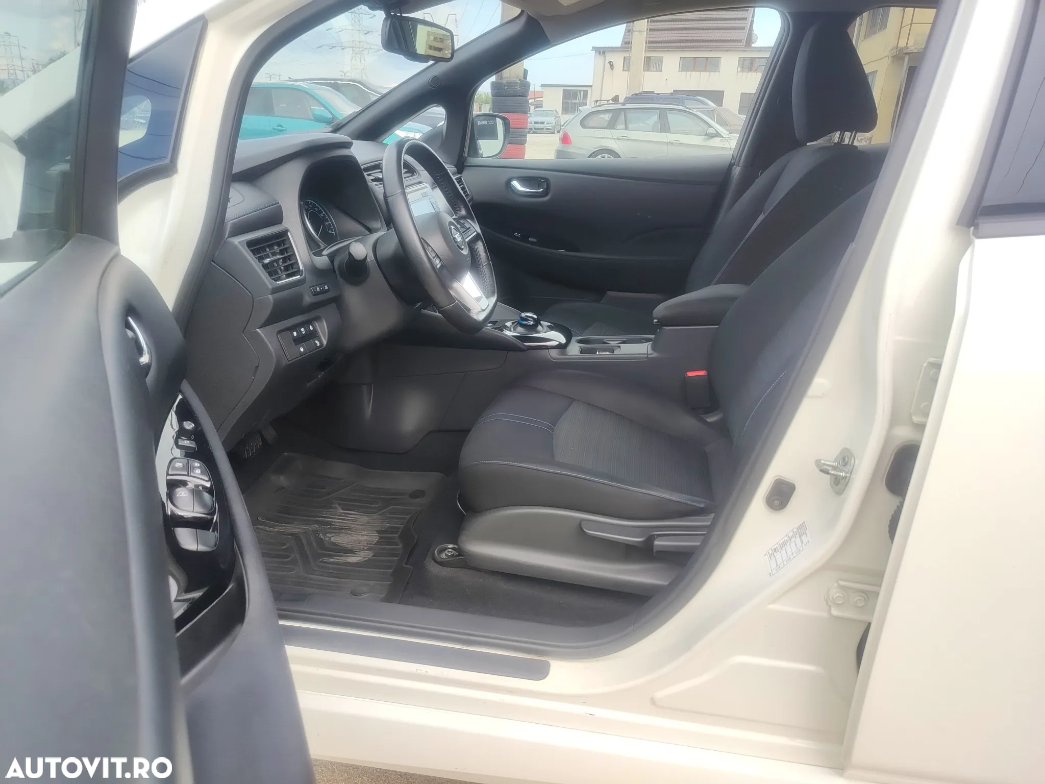 Nissan LEAF N-Connecta - 12