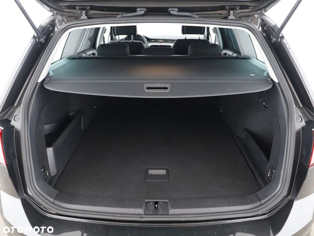 Volkswagen Passat Variant 2.0 TDI Business DSG - 25