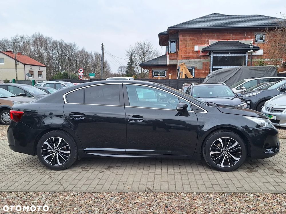 Toyota Avensis 1.8 Premium MS - 19