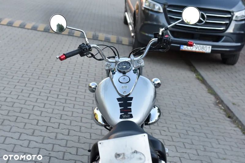 Suzuki Intruder - 18