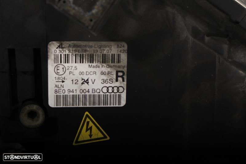 Ótica / Farol Direito Audi A4 (8Ec, B7)  8E0941004bq / 0301219684 / 8E - 8