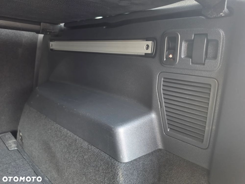 Volkswagen Touran 2.0 TDI BMT Comfortline - 24