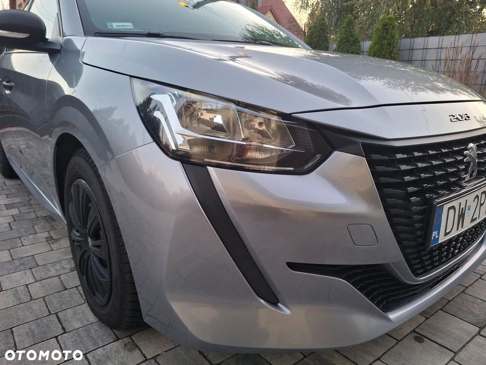 Peugeot 208 - 8