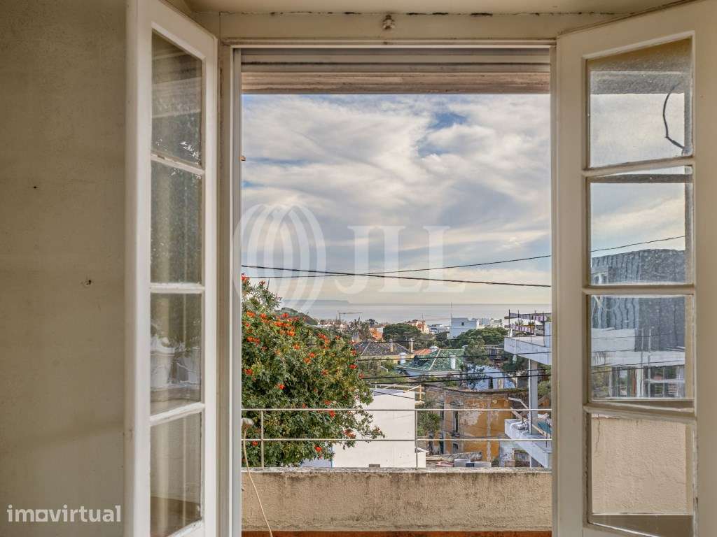 Moradia T5+1 com jardim, vista mar, no Estoril Cascais - Grande imagem: 2/28