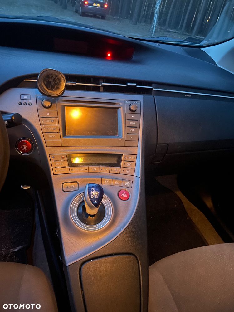 Toyota Prius (Hybrid) - 10