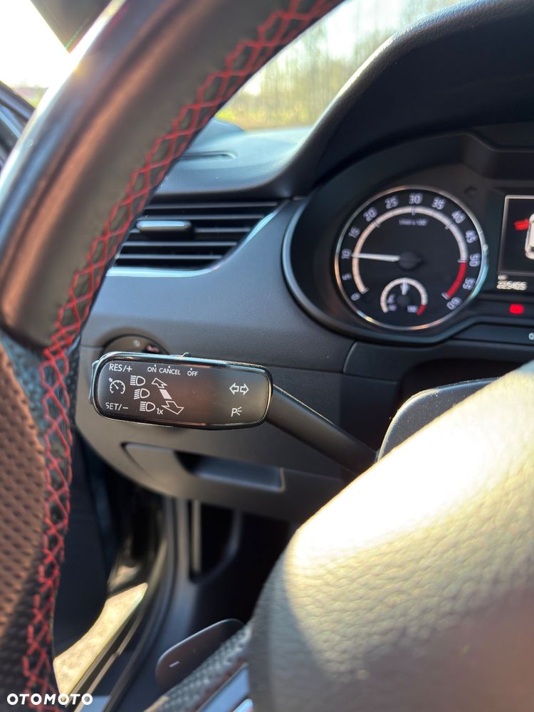 Skoda Octavia 2.0 TDI DSG RS - 26