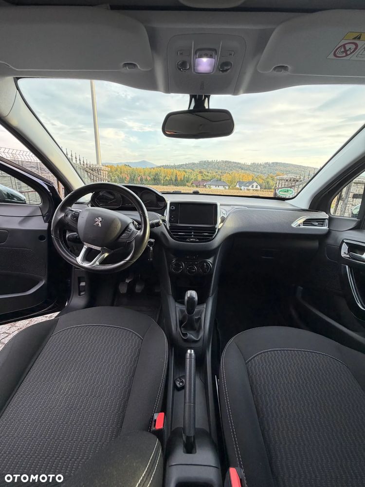 Peugeot 208 - 12