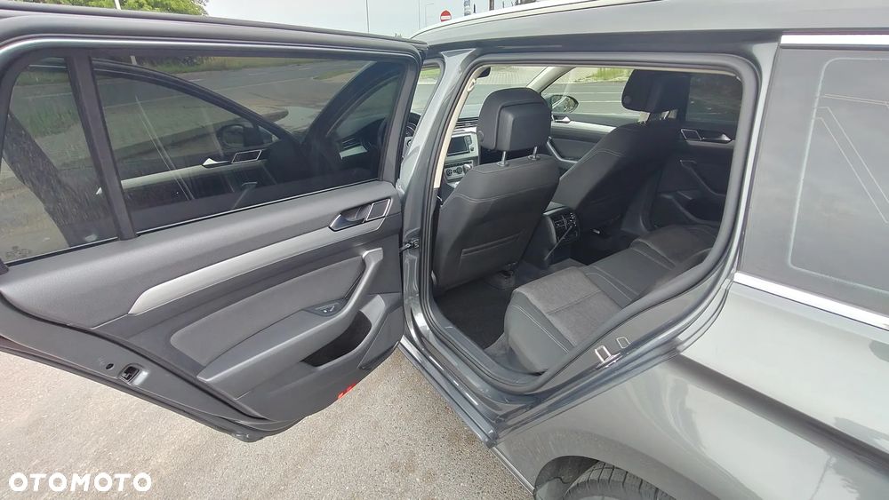 Volkswagen Passat 1.6 TDI (BlueMotion Technology) DSG Comfortline - 12