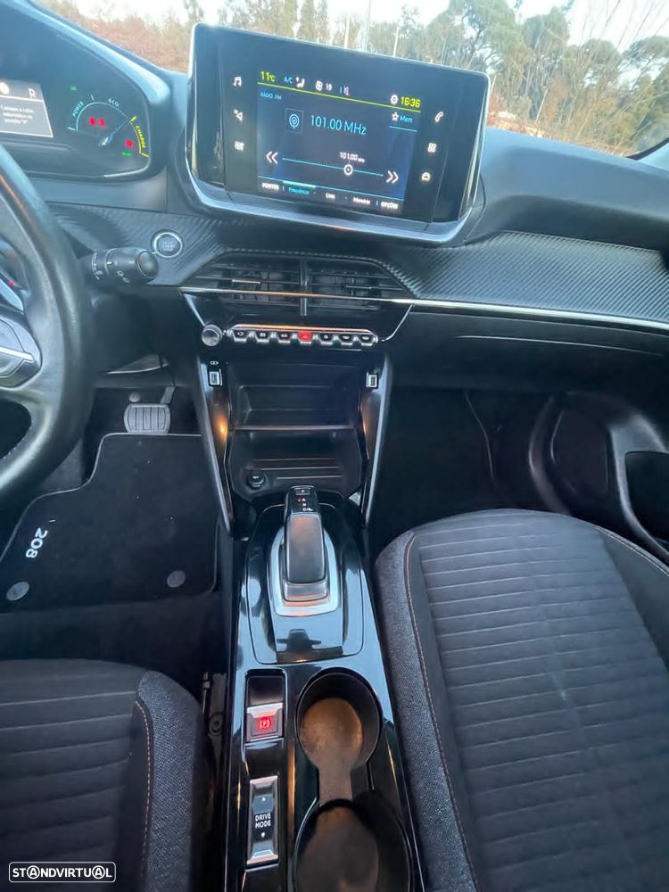 Peugeot e-208 Style - 23