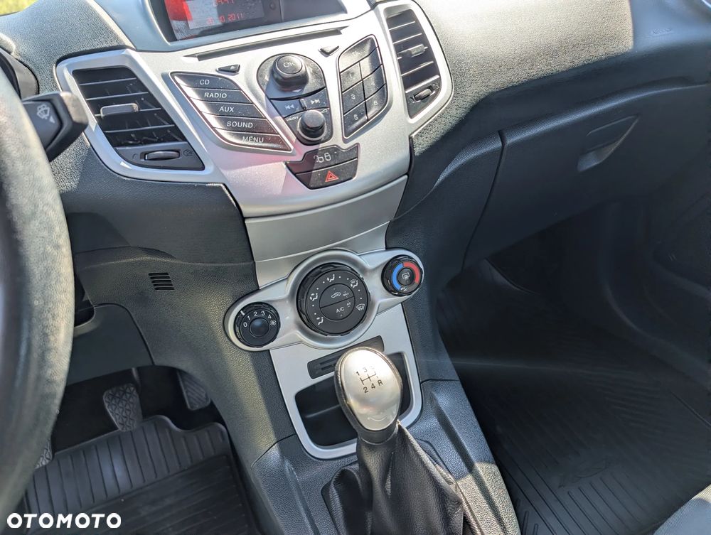 Ford Fiesta 1.25 Trend Edition - 32