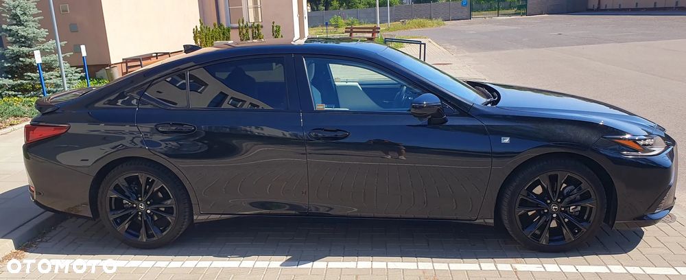 Lexus ES 300h F Sport Edition - 4
