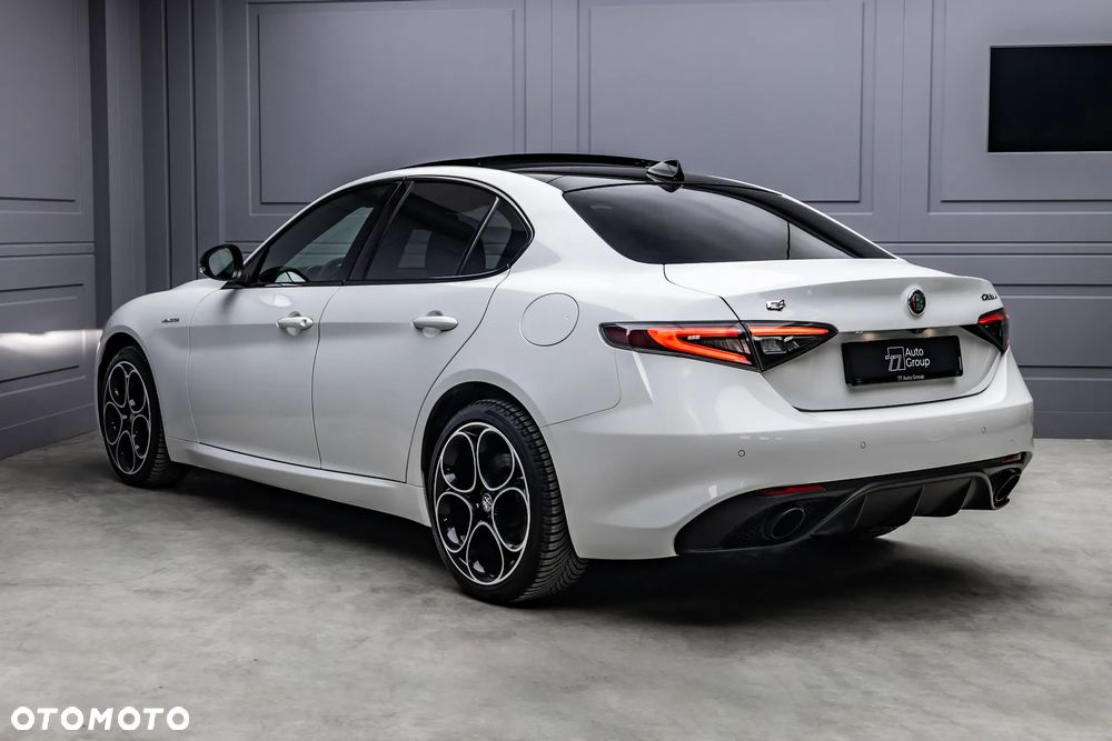 Alfa Romeo Giulia 2.0 Turbo 16V AT8-Q4 Veloce - 5