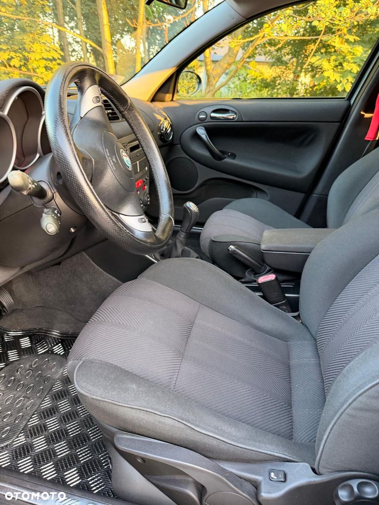 Alfa Romeo 147 - 30
