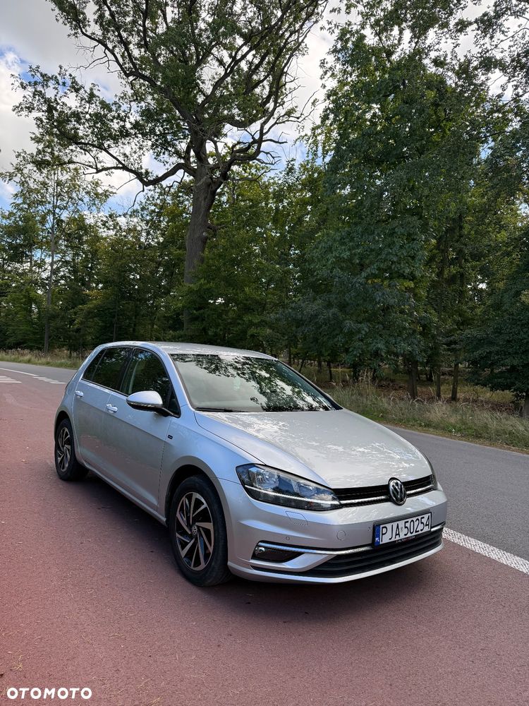 Volkswagen Golf - 1