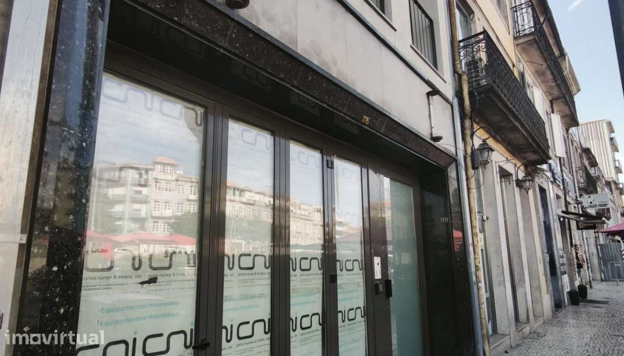 Loja à venda na Praça dos Poveiros na baixa do Porto - Grande imagem: 5/5