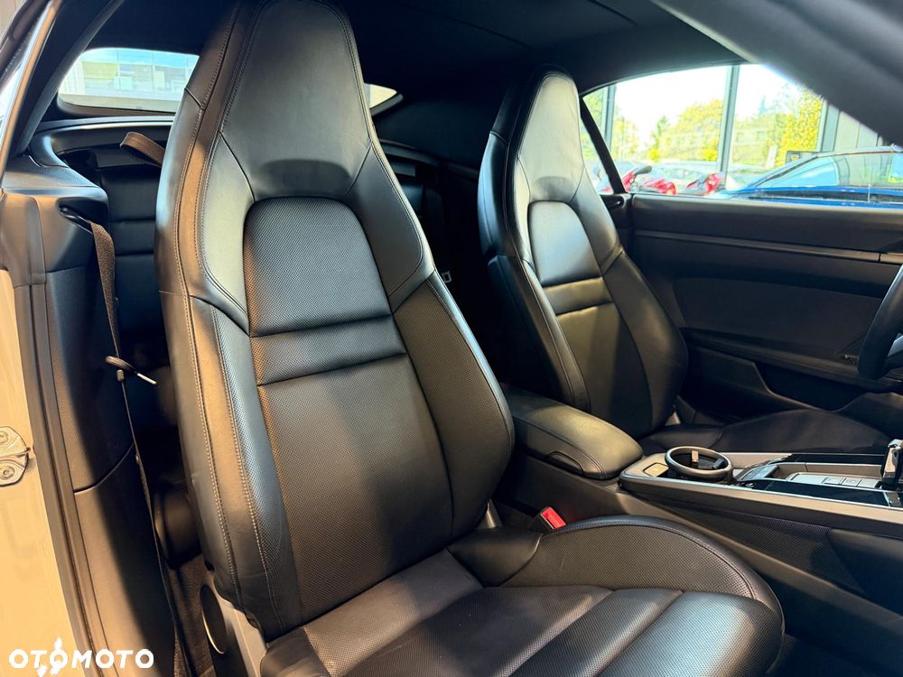 Porsche 911 Carrera 4S - 11