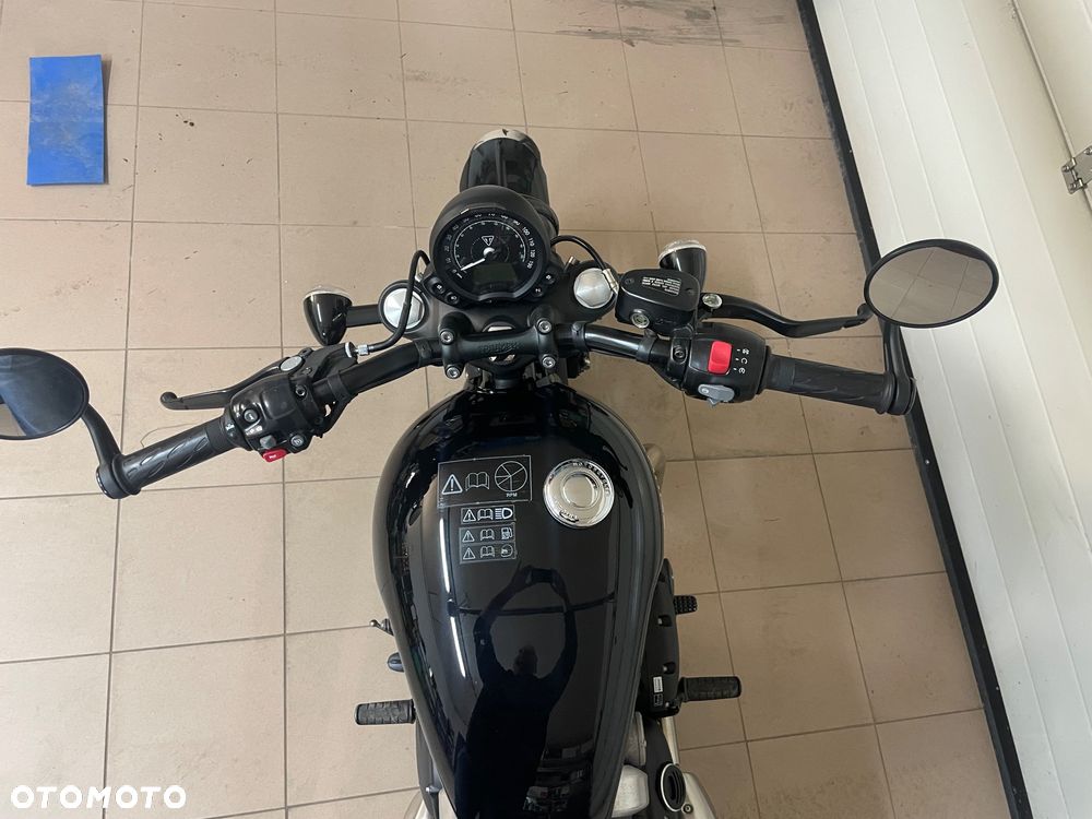 Triumph Bonneville Bobber - 2