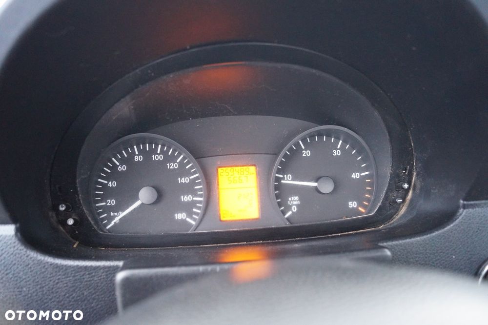 Mercedes-Benz Sprinter - 13