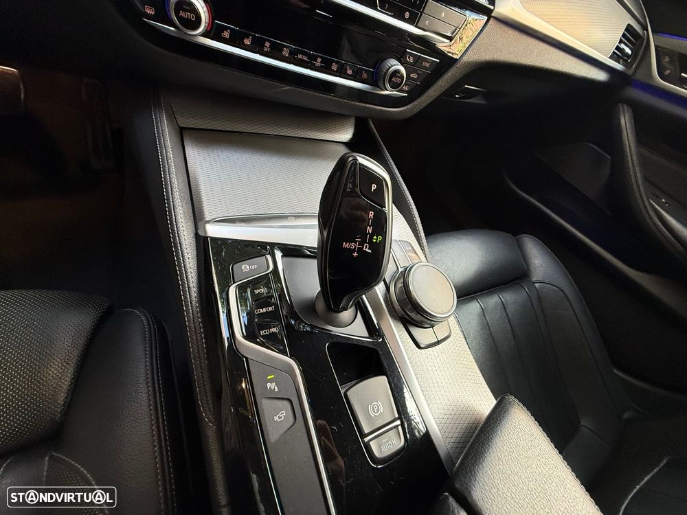 BMW 520 d Pack Desportivo M Auto - 21