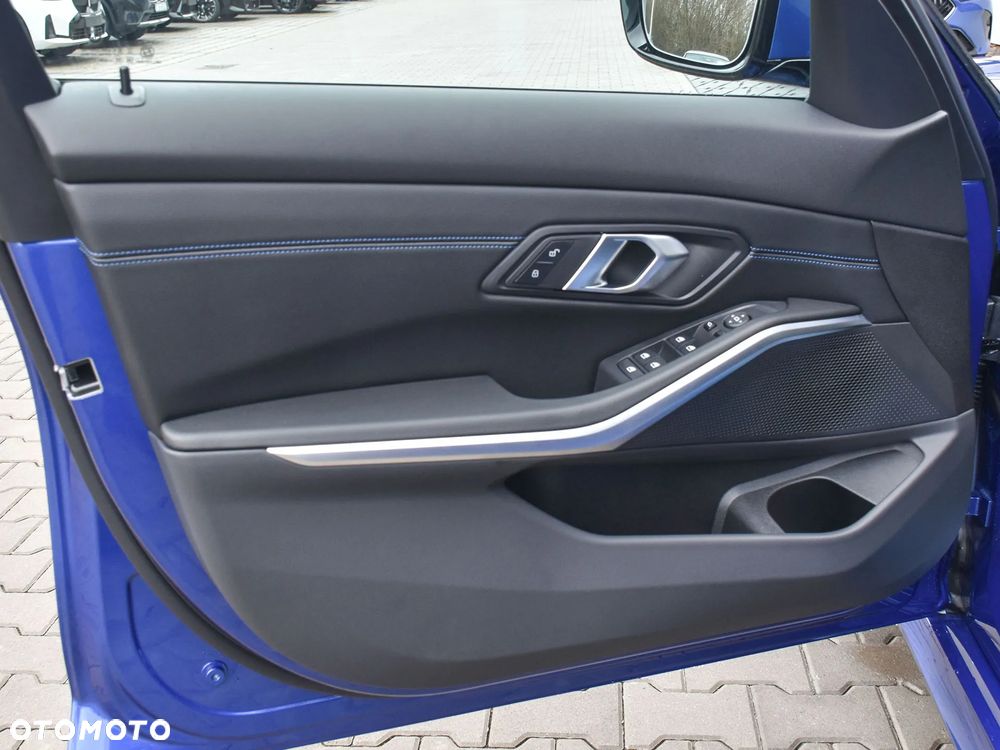 BMW Seria 3 320i xDrive - 18