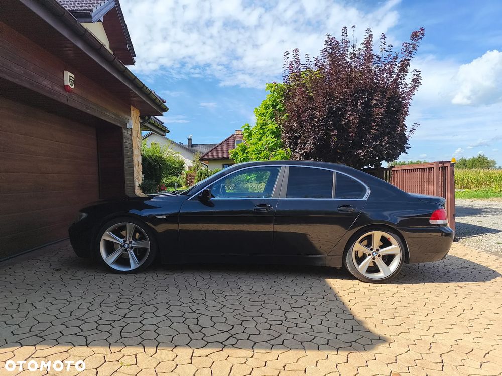 BMW Seria 7 745i - 18