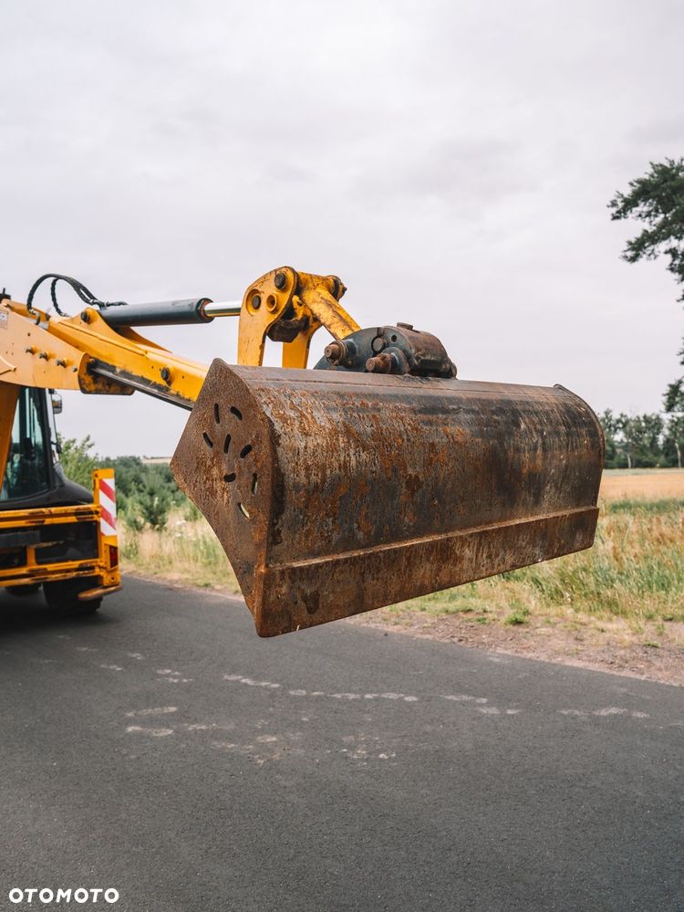 JCB 4CX - 16